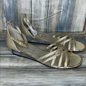 Easy Street Women's Tarrah Wedge Sandal